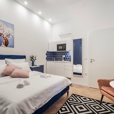 D58 - Grand Boulevard Royal Apartment - Best Location By Bqa Budapeşte Dış mekan fotoğraf